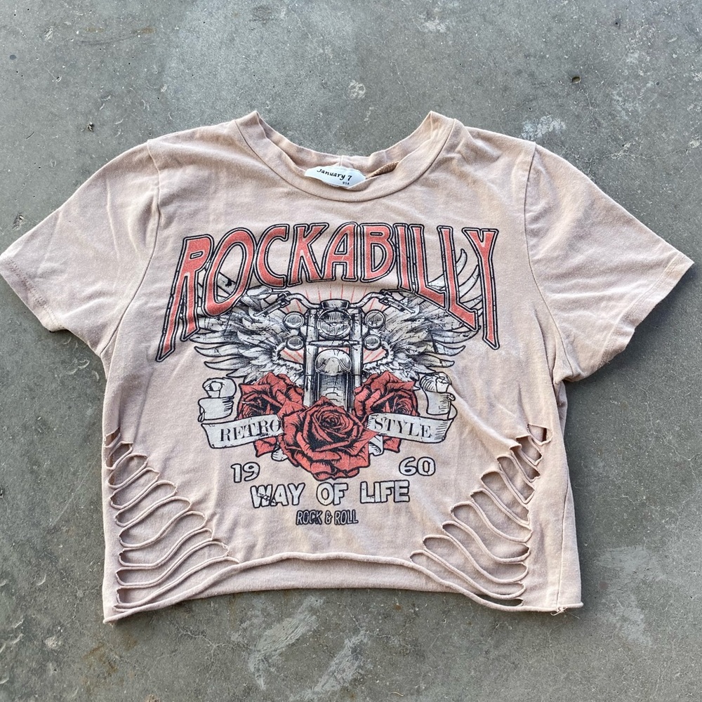 January 7 graphic t-shirt cream colored with side cut-outs, size M